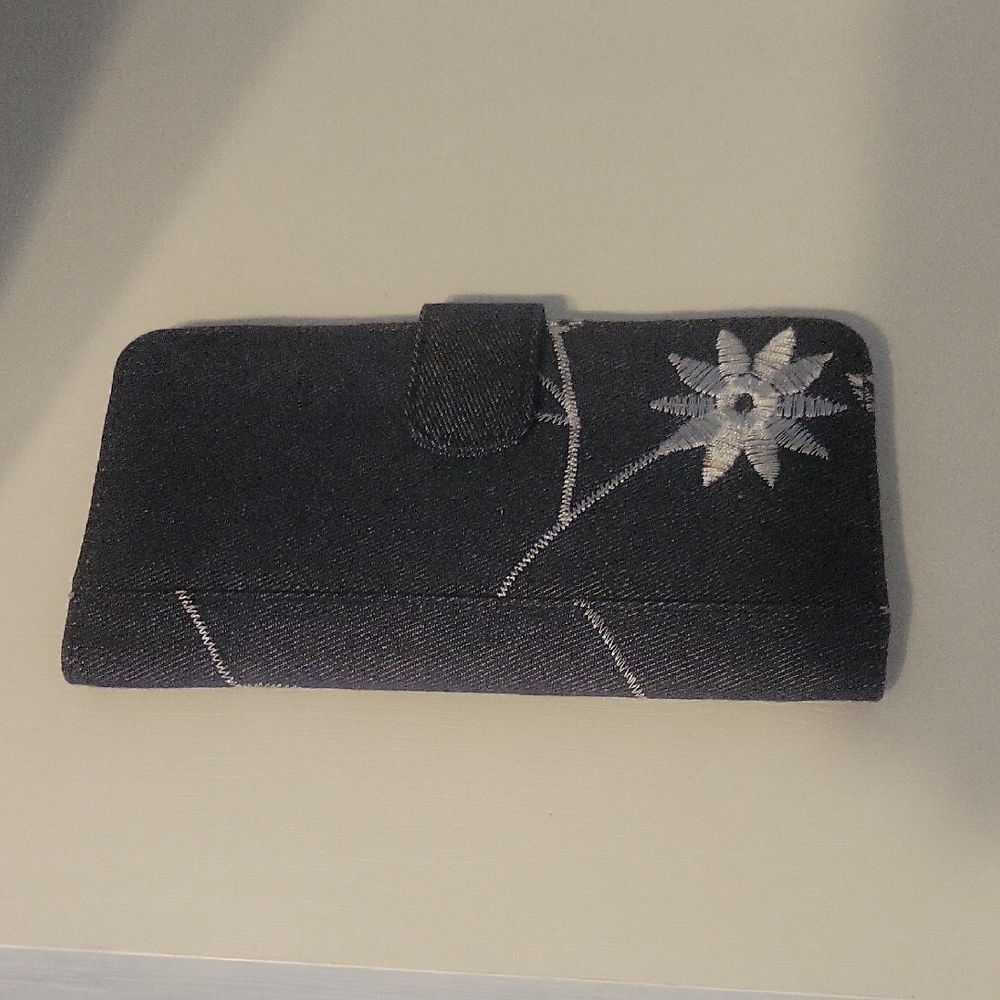 Chic Blue Floral Embroidered Denim Bi-fold Full size Women's Wallet